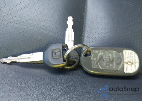 2000 Honda Cr-V Special Edition from USA, damaged, VIN JHLRD1876YC049610